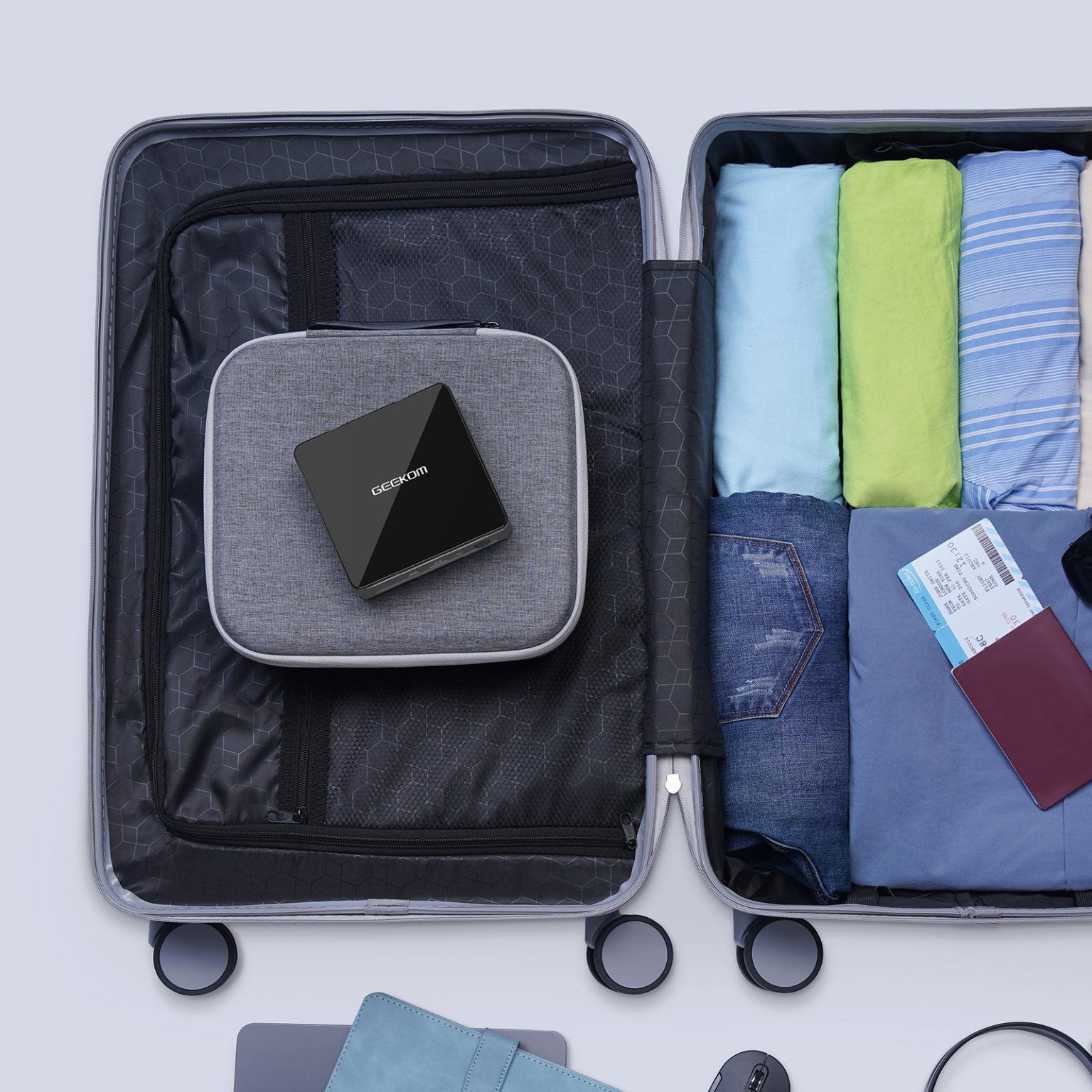 GEEKOM-Mini-PC-MiniAir-11-dans-une-valise-1-1536x1536 - MARKET-TECH®